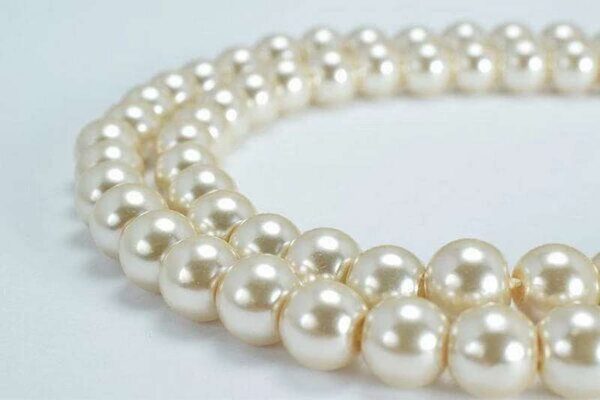 Perles nacrées en verre 4mm couleur ivoire