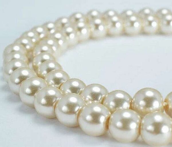Perles nacrées en verre 4mm couleur ivoire