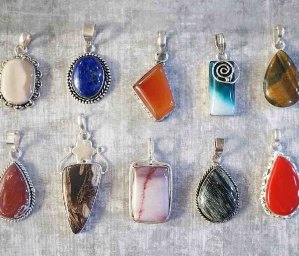 Pendentifs en pierre gemme
