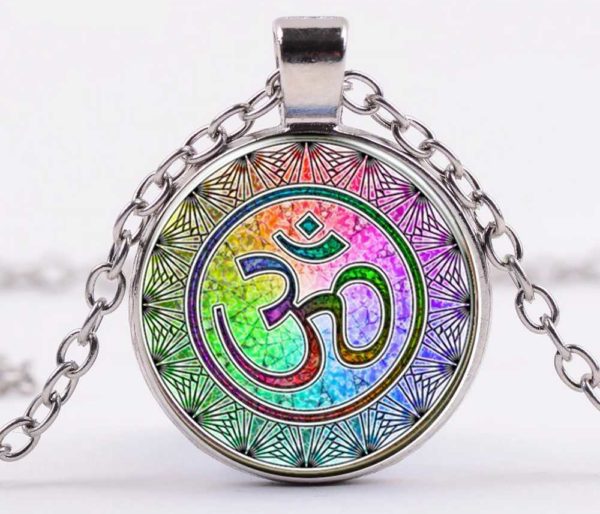 Pendentif en verre symbole sanskrit OM