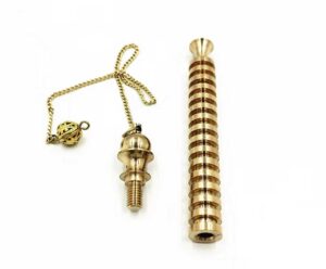 Pendule Égyptien Isis long à témoin couleur laiton