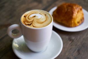 Le café et d'autres aliments en excès peuvent être une source de toxémie exogène.