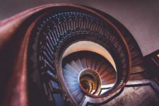Augmenter son taux vibratoire, c'est comme monter un escalier ... marche après marche